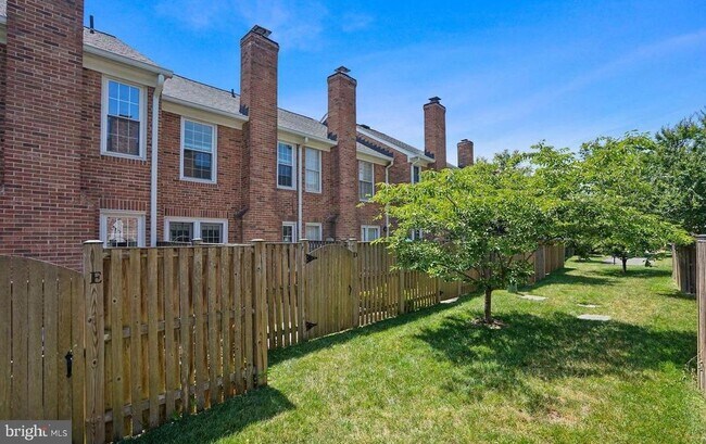Building Photo - 2522 S Arlington Mill Dr