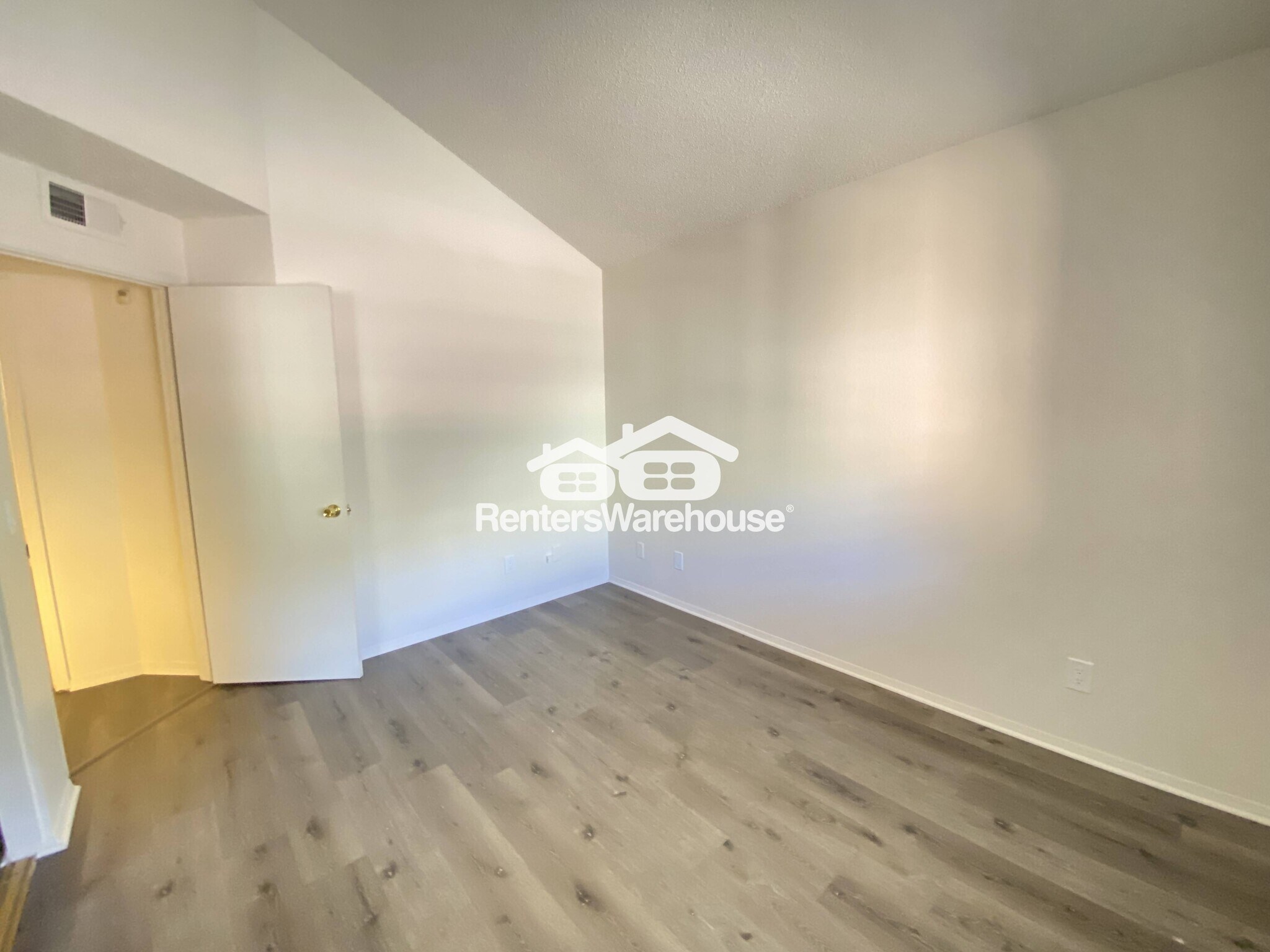 Building Photo - 2122 E Kirkland Ln