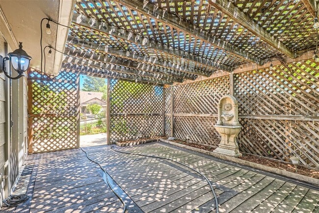 Building Photo - Stunning Home by Arapahoe Lake