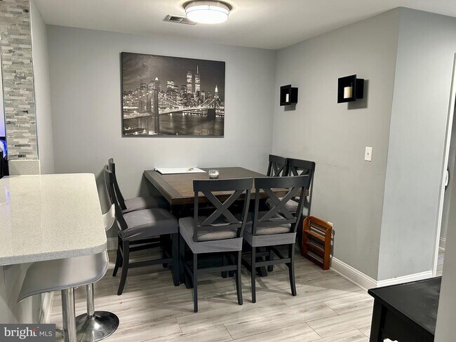 Building Photo - 1069 Gardenview Loop