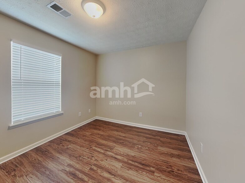 Building Photo - 3052 Lake Park Trail