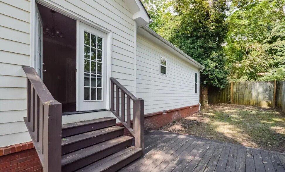 Building Photo - 1450 Woodbine Ave SE