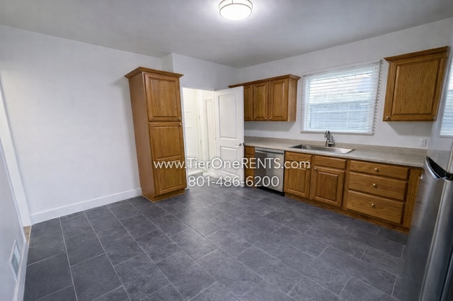 Building Photo - NO DEPOSIT option available for qualified renters with Obligo