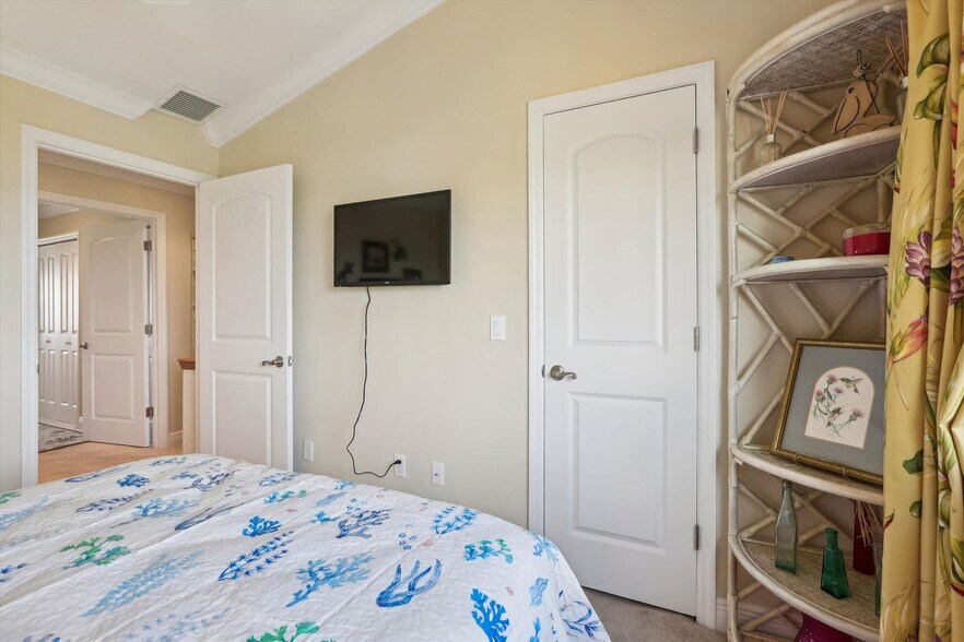 Building Photo - 6100 A1A S