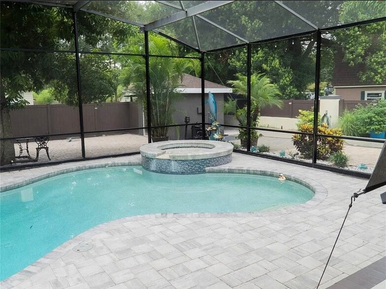 Screen in pool - 1304 Ocoee Apopka Rd