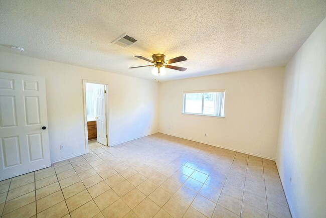Building Photo - Charming 3-Bedroom Home in Ashley Place - ...