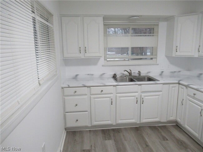 Building Photo - 1811 E 298th St