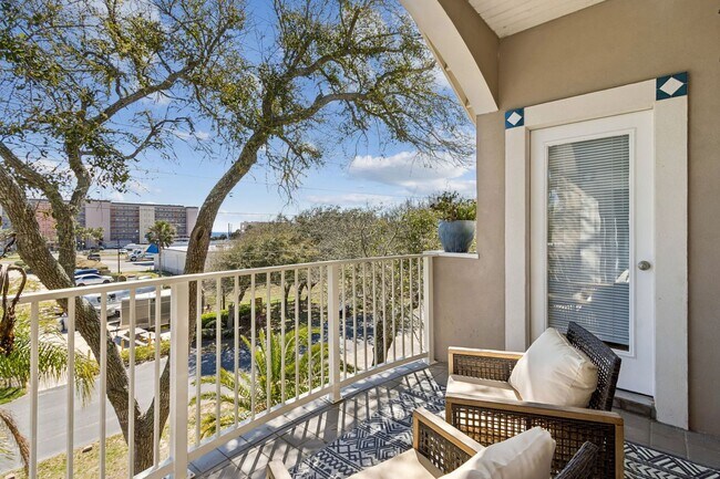 Building Photo - Steps to the Ocean! 3/3, 2198sq', Ocean View, Furnished