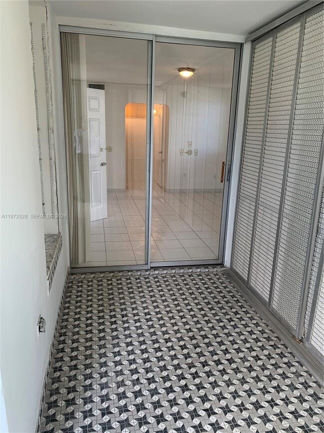 Building Photo - 2861 Leonard Dr