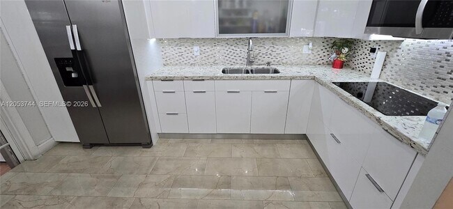 Building Photo - 1345 W 41st St