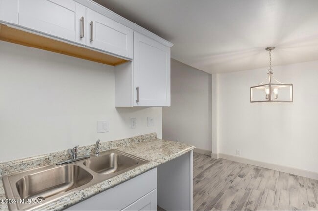 Building Photo - 6824 S Burcham Ave