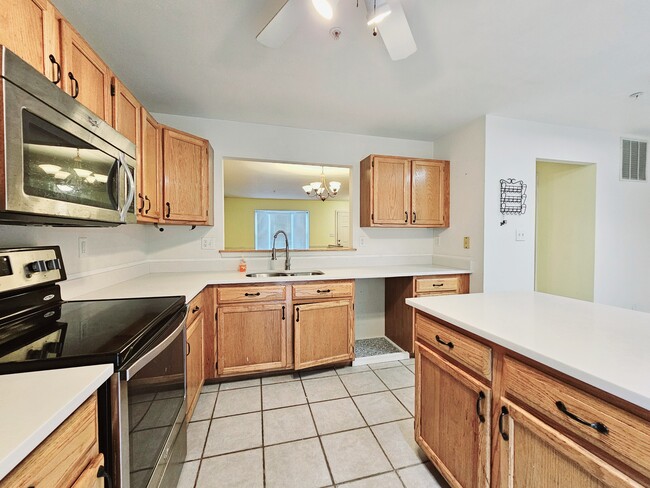 Building Photo - 435 Oakton Way