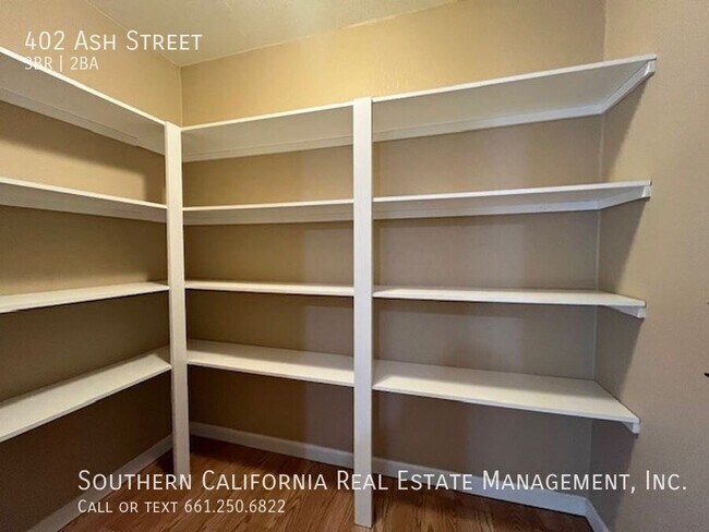 Building Photo - 402 Ash St