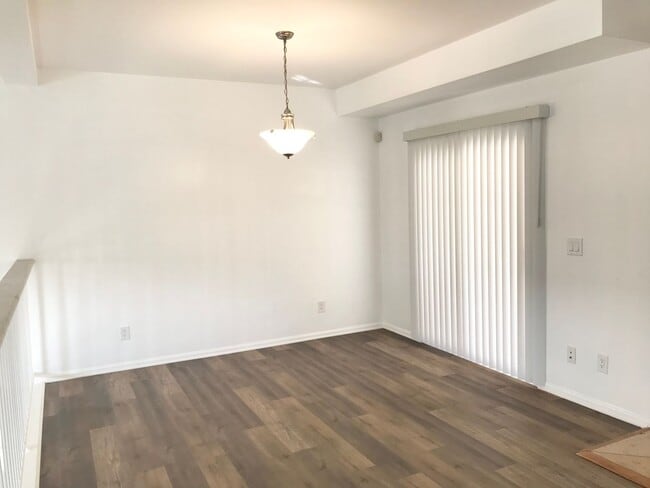 Building Photo - Beautilful Corner Unit Multi-Level Townhou...