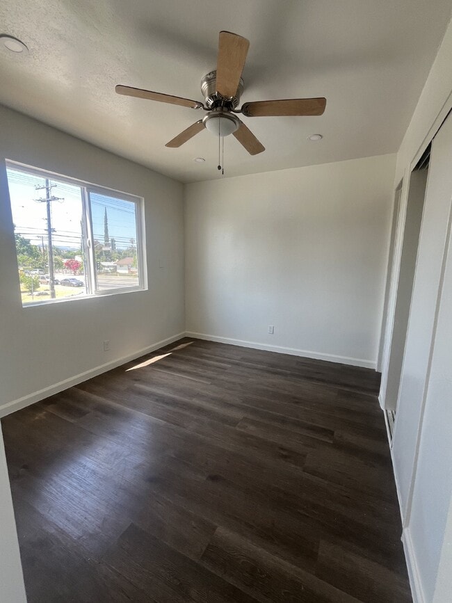 Building Photo - 20469 Vanowen St