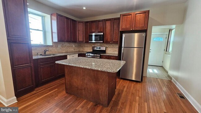 Building Photo - 130 Rockland Ave