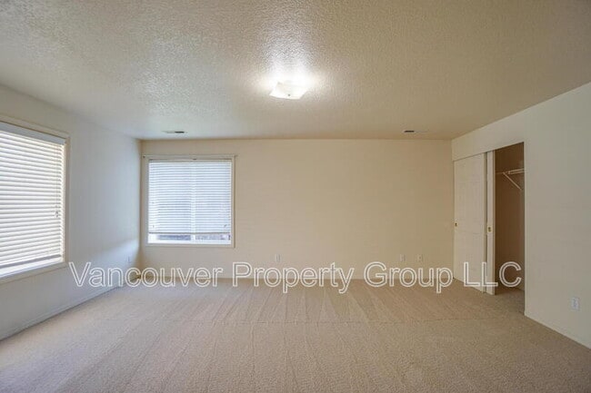 Building Photo - 11715 NE 31st St