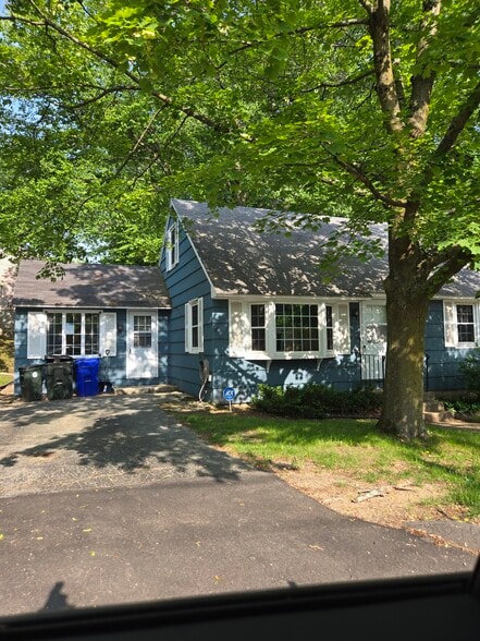 1500 SQ ft single family house - 1280 S Beech St