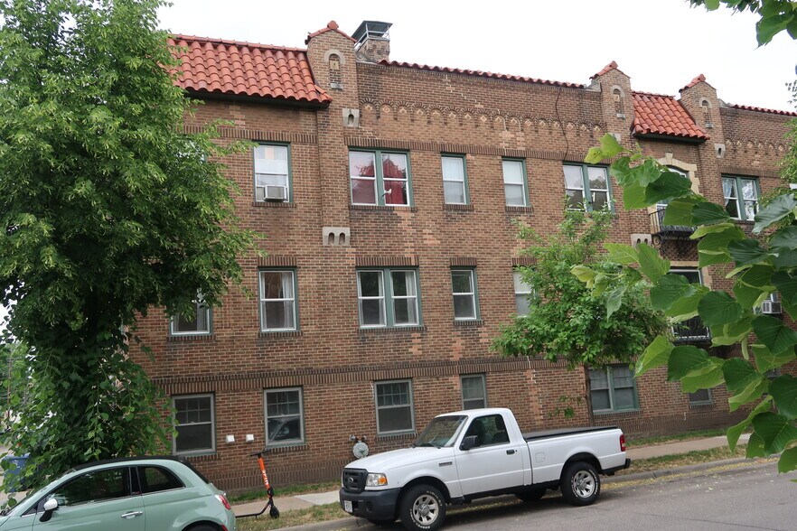Exterior - 3252 Fremont Ave S