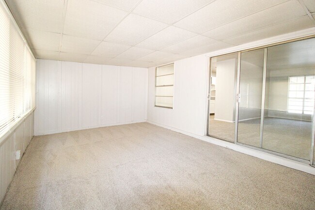 Building Photo - 1031 Fabulous Dr