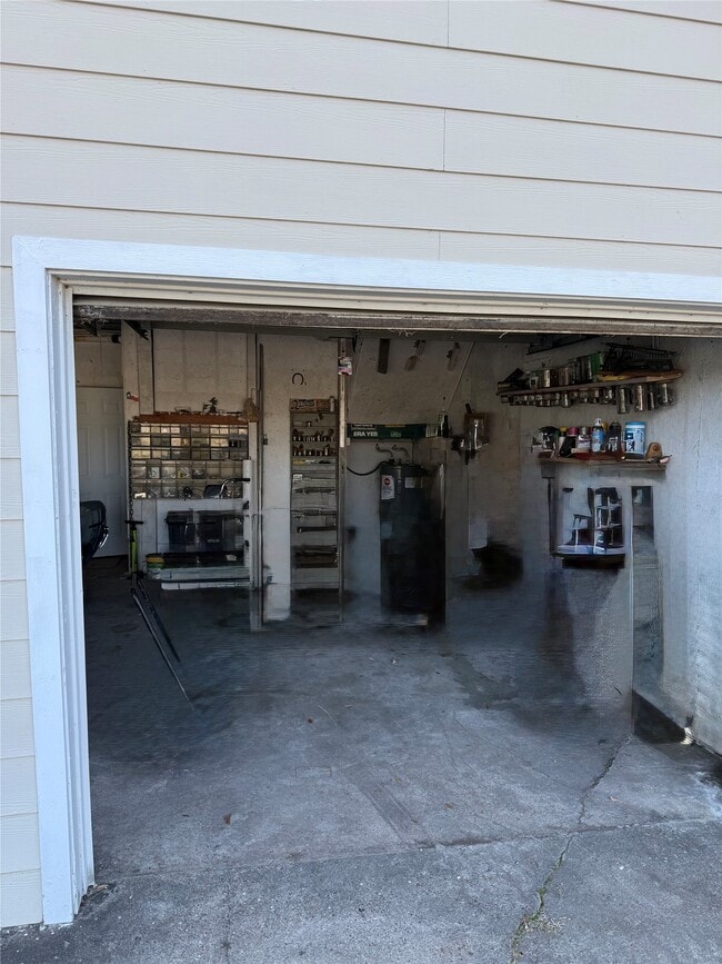 Building Photo - 8 Bayvilla Dr