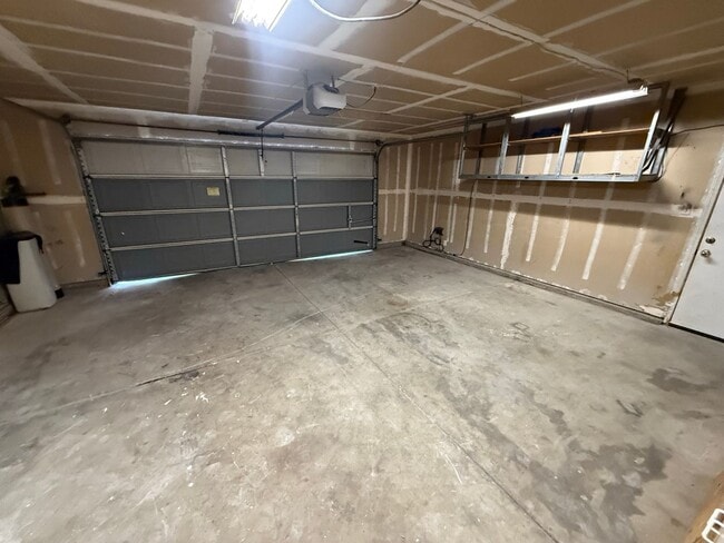 Building Photo - Charming 4-Bedroom Home in the Riverlakes Community