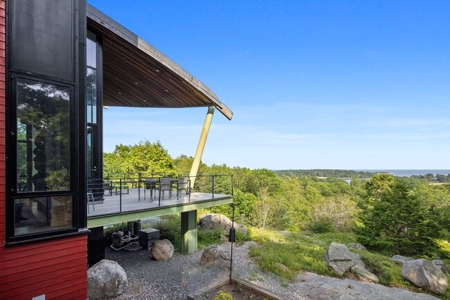 Building Photo - 370 Summer St