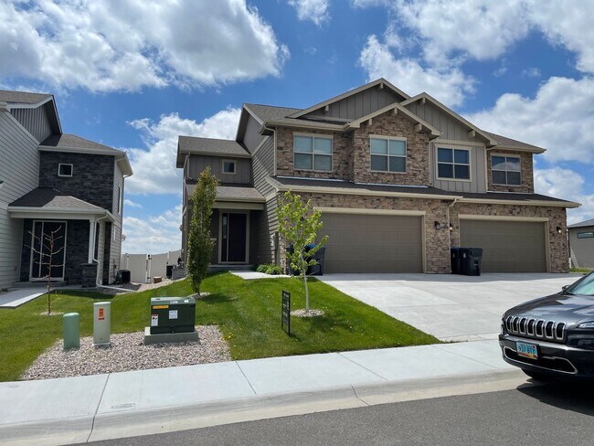 Building Photo - 3532 Red Feather Trl