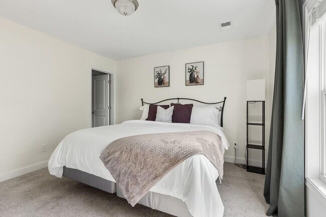 Building Photo - 739 Jacobs Millpond Rd