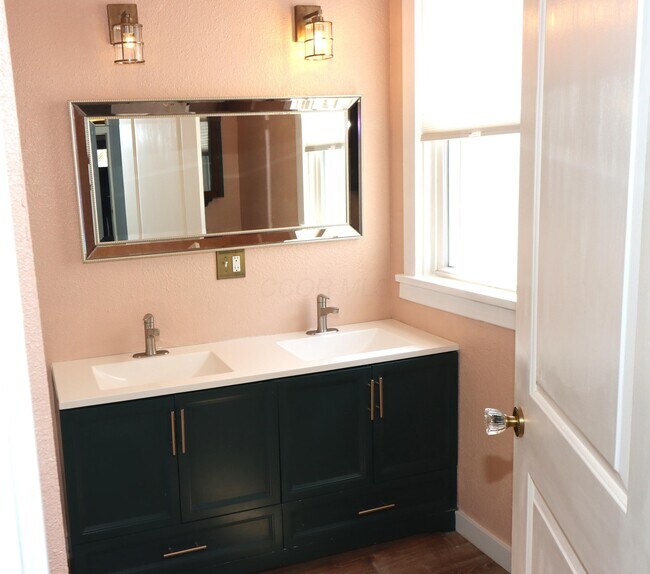 Building Photo - 120 S Court St