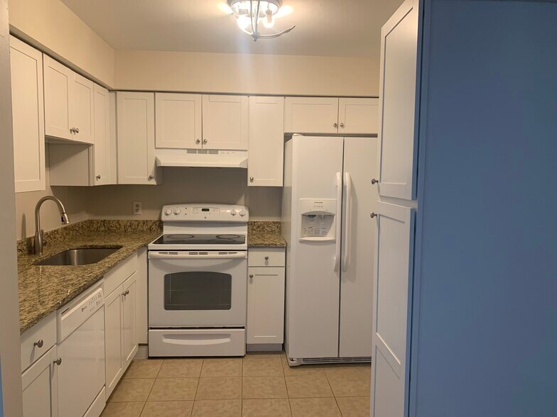 Updated Modern Kitchen - 5131 Buckingham