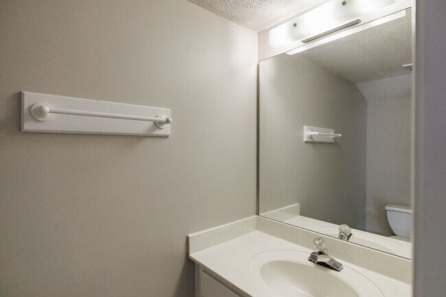 Building Photo - 215 Jennings Mill Rd