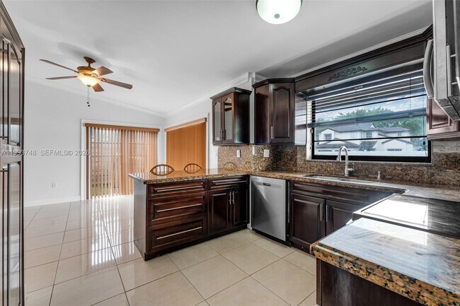 Building Photo - 10290 SW 145th Pl