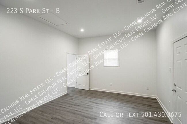 Building Photo - 223 S Park St