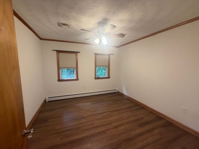 Building Photo - 549 Forest Rd