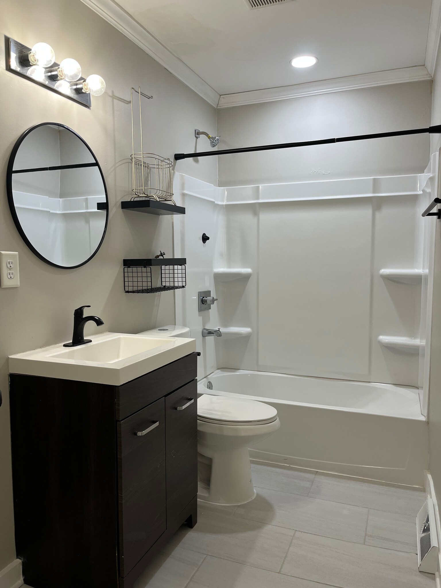 Building Photo - 2730 Eastway Dr