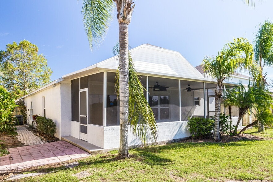Building Photo - 3833 Stonefield Dr