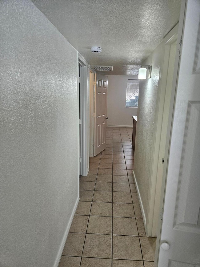 Building Photo - 1310 S Hardy Dr