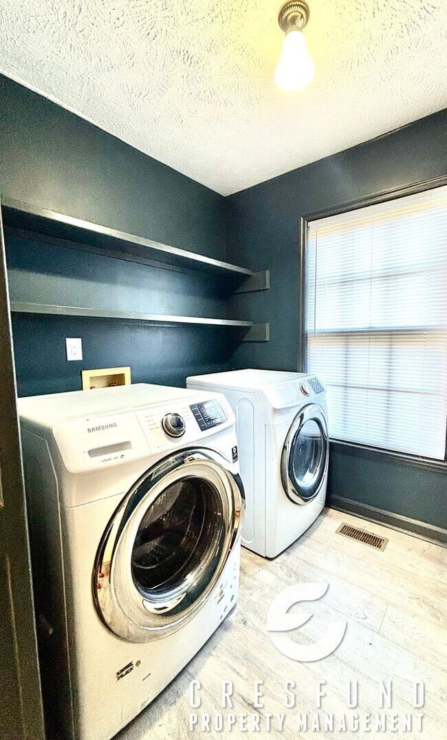 Building Photo - $350 OFF YOUR 1ST FULL MONTHS RENT! 4 Bed,...