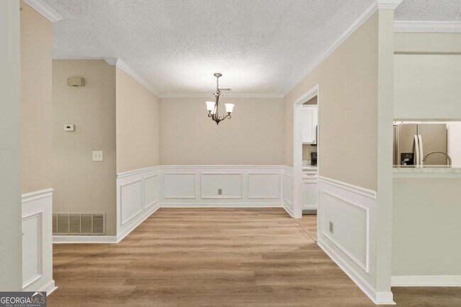 Building Photo - 611 Barrington Hills Dr
