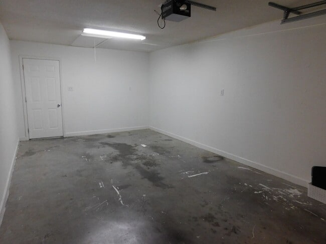 Building Photo - 208 Tobiano Dr