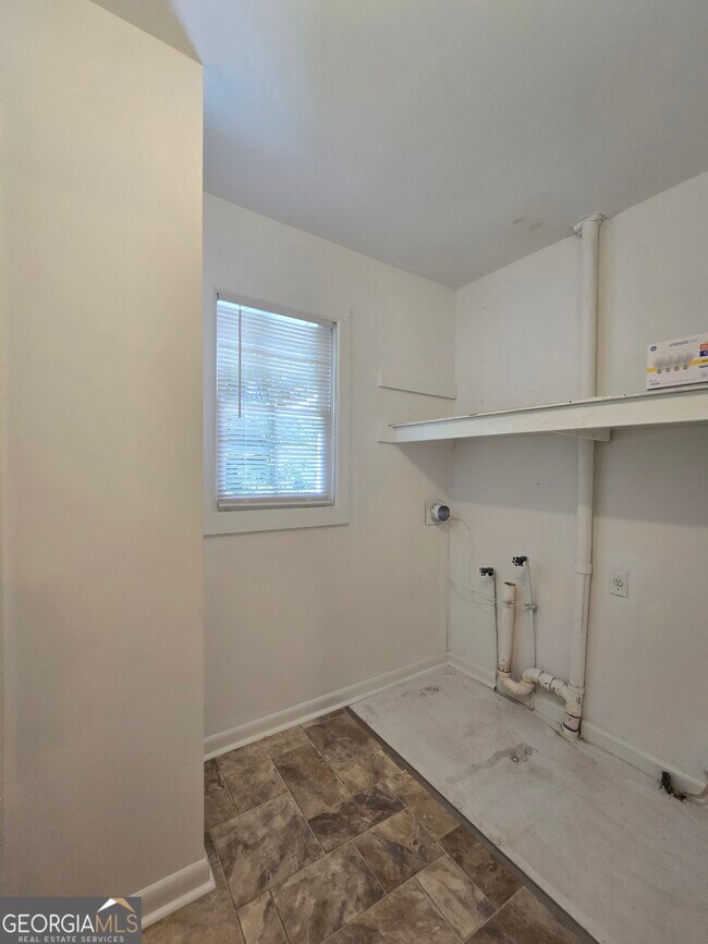 Building Photo - 4215 Terrace Dr