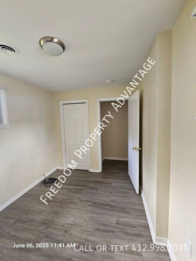Building Photo - 130 Hall Ave