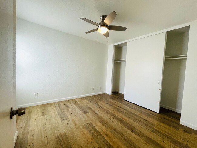 Building Photo - Beautifully Upgraded Apartment in Gated Co...