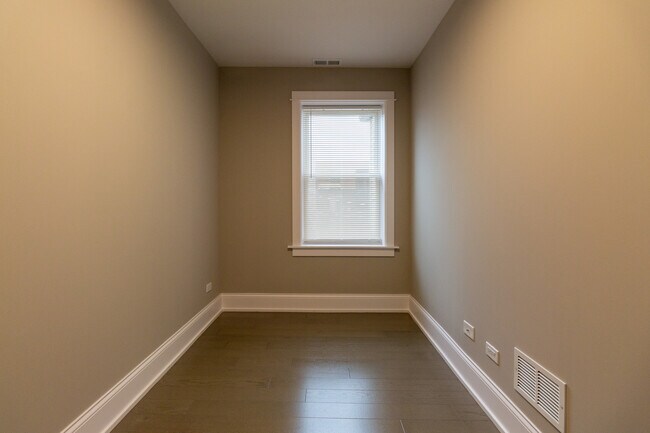 Building Photo - 2817 N Talman Ave