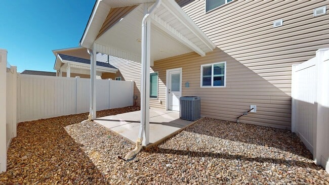 Building Photo - 3 Bedroom 2.5 Cedar Bend Unit