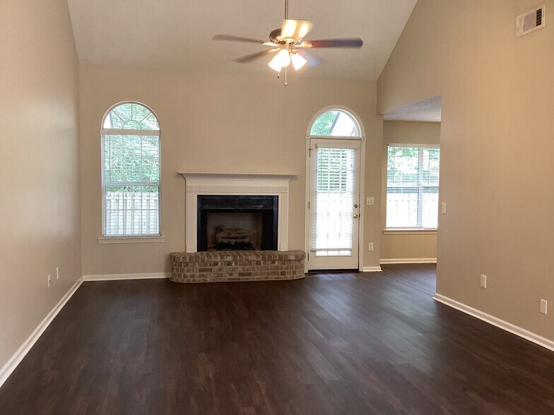 Building Photo - 154 Jamestown Dr