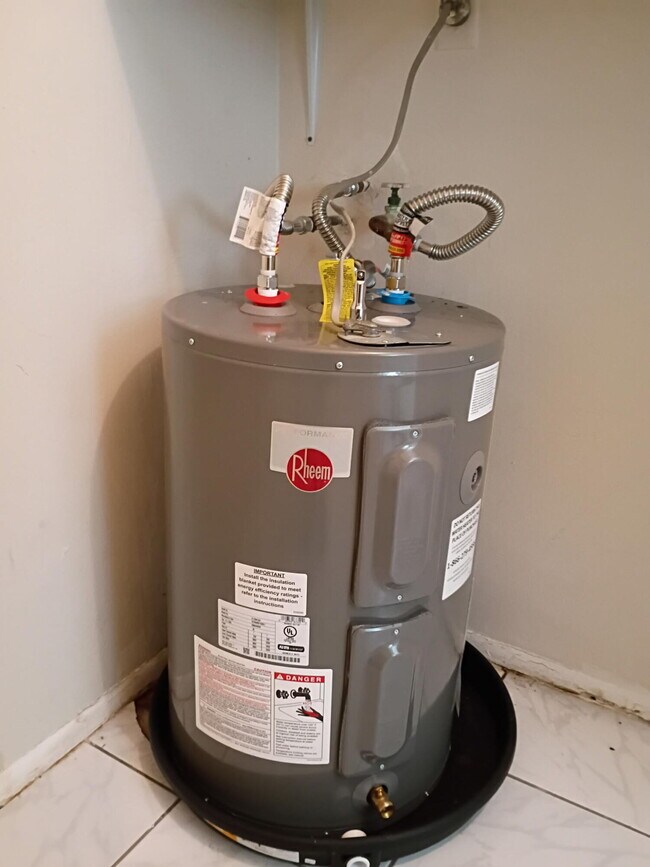 Building Photo - 1812 E Oakland Park Blvd