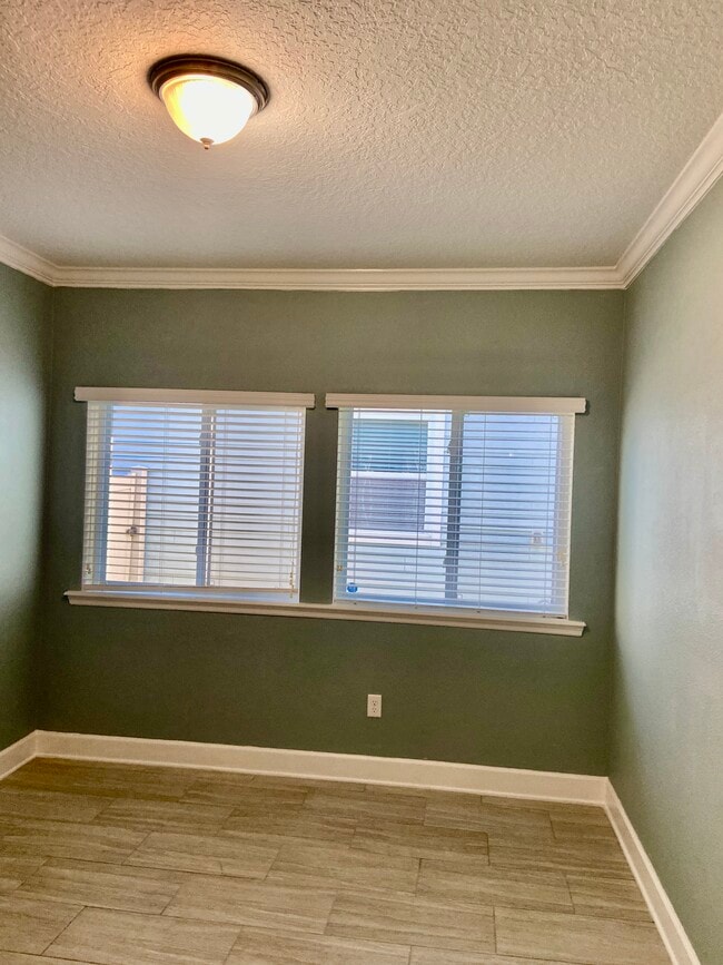 Building Photo - 30 Paradise Valley Dr