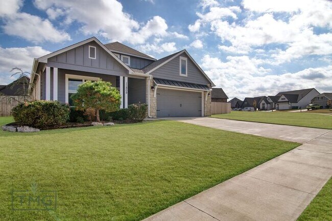 Building Photo - Stunning 3BR + Study in Prime Owasso/Colli...